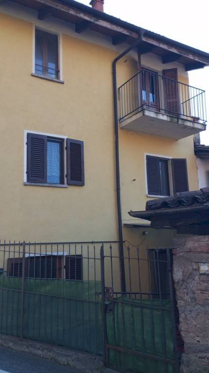 Facciata - Casa indipendente piazza Martiri della Libertà, Andorno Micca - foto 3