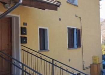Facciata - Casa indipendente piazza Martiri della Libertà, Andorno Micca - foto 1
