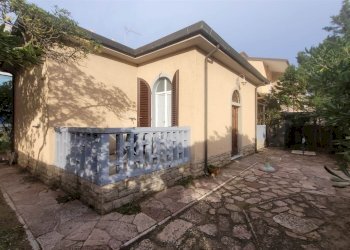 Casa indipendente Viale Italia 21, Castagneto Carducci - foto 1