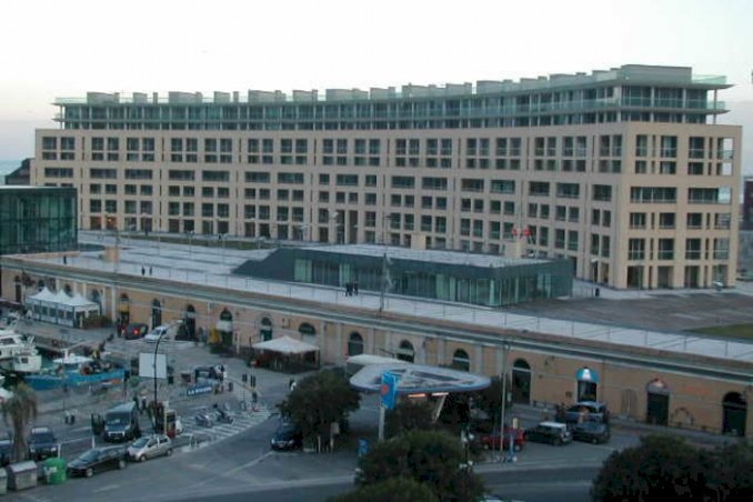 Commercial Premises Savona, Piazza Guido Rossa, Savona (neighborhood Darsena) - photo 1