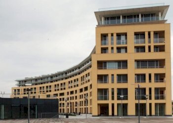 Commercial Premises Savona, Piazza Guido Rossa, Savona (neighborhood Darsena) - photo 2