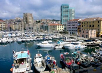 Commercial Premises Savona, Piazza Guido Rossa, Savona (neighborhood Darsena) - photo 3