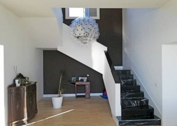 scala interna - Villa strada Antica Torre, 1, Cipressa - foto 15