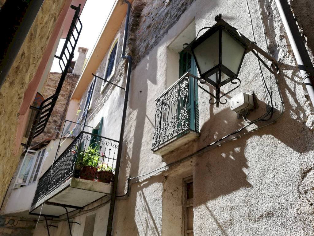 Esterno casa - Appartamento via Gian Domenico Cassini, 15, Perinaldo - foto 1