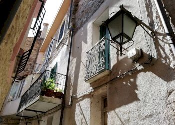 Esterno casa - Appartamento via Gian Domenico Cassini, 15, Perinaldo - foto 1