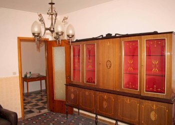 Stanza arredata - Trilocale via Don Bosco, Vallecrosia - foto 8