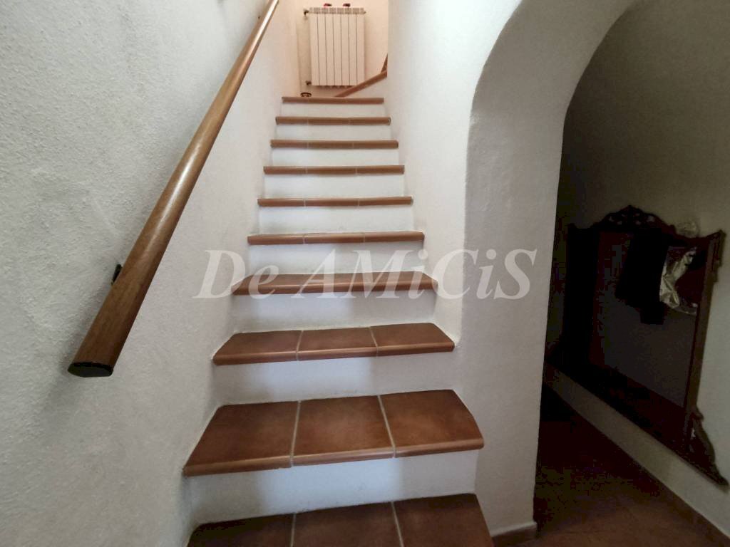 scala di accesso - Three-room apartment Isolabona - photo 3