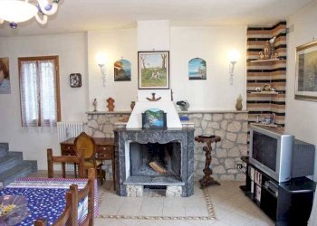 soggiorno con caminetto - Villa Dolceacqua - photo 12