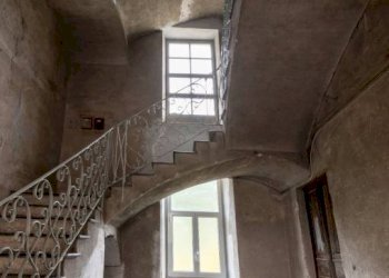 scala accesso a 2^ piano - Appartamento via San Rocco, Pigna - foto 10