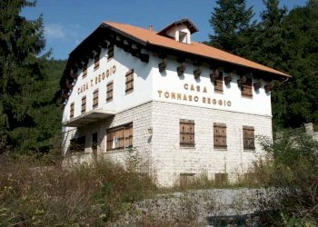 Facciata - Stabile - Palazzo strada Provinciale 5, Pornassio - foto 1