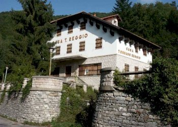 Facciata - Stabile - Palazzo strada Provinciale 5, Pornassio - foto 2