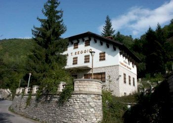 Facciata - Stabile - Palazzo strada Provinciale 5, Pornassio - foto 4