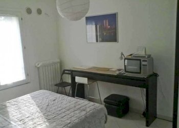 camera da letto - Three-room apartment via Gabriele D'Annunzio, 2-4, Imperia - photo 9