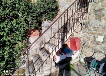 scala per sottotetto - Rustico Camporosso - foto 4