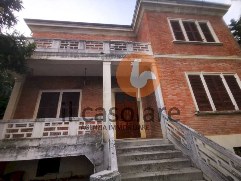 Facciata - Villa via Peschiera, 14, Cartoceto - foto 1