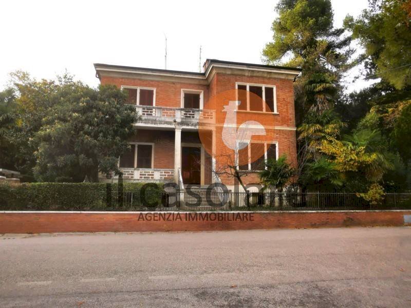Facciata - Villa via Peschiera, 14, Cartoceto - foto 2