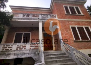 Facciata - Villa via Peschiera, 14, Cartoceto - foto 1