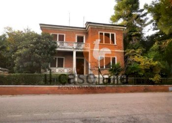 Facciata - Villa via Peschiera, 14, Cartoceto - foto 2