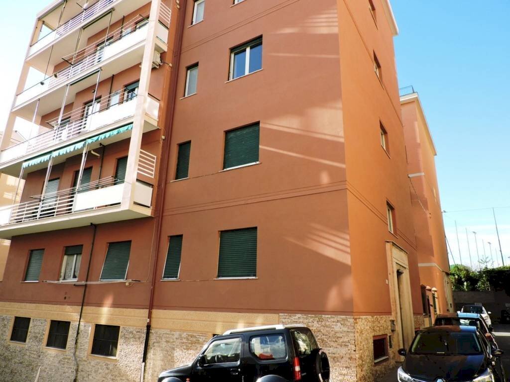 Palazzo - Trilocale via Penego, Genova (zona Quarto) - foto 1