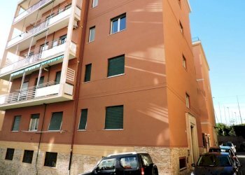 Palazzo - Trilocale via Penego, Genova (zona Quarto) - foto 1