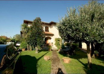 Independent house Carrara - photo 1