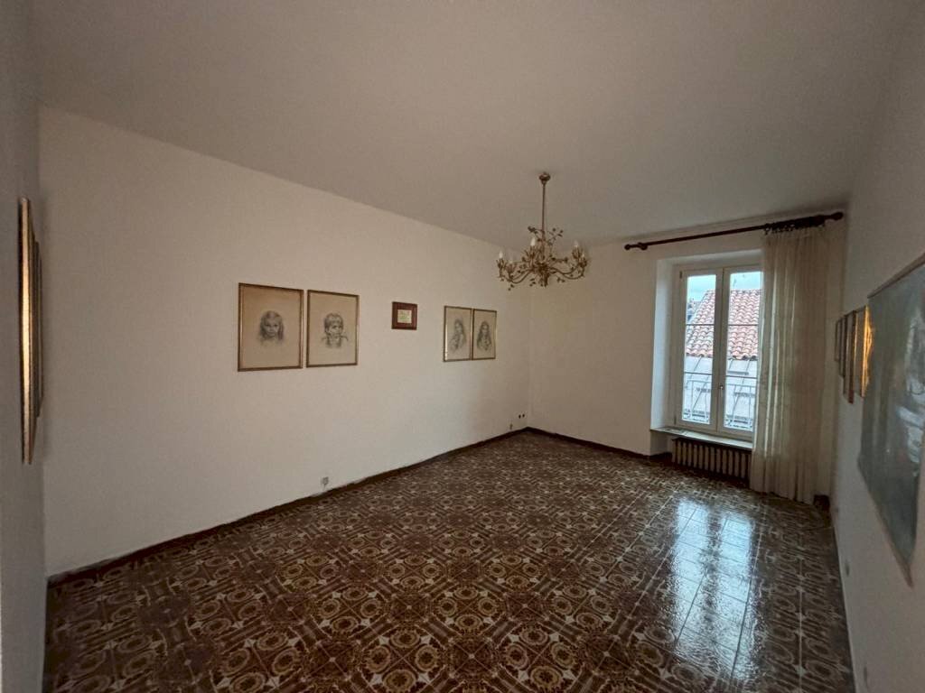 Salone - Quadrilocale piazza Santa Maria Maggiore, 11, Mondovì - foto 2