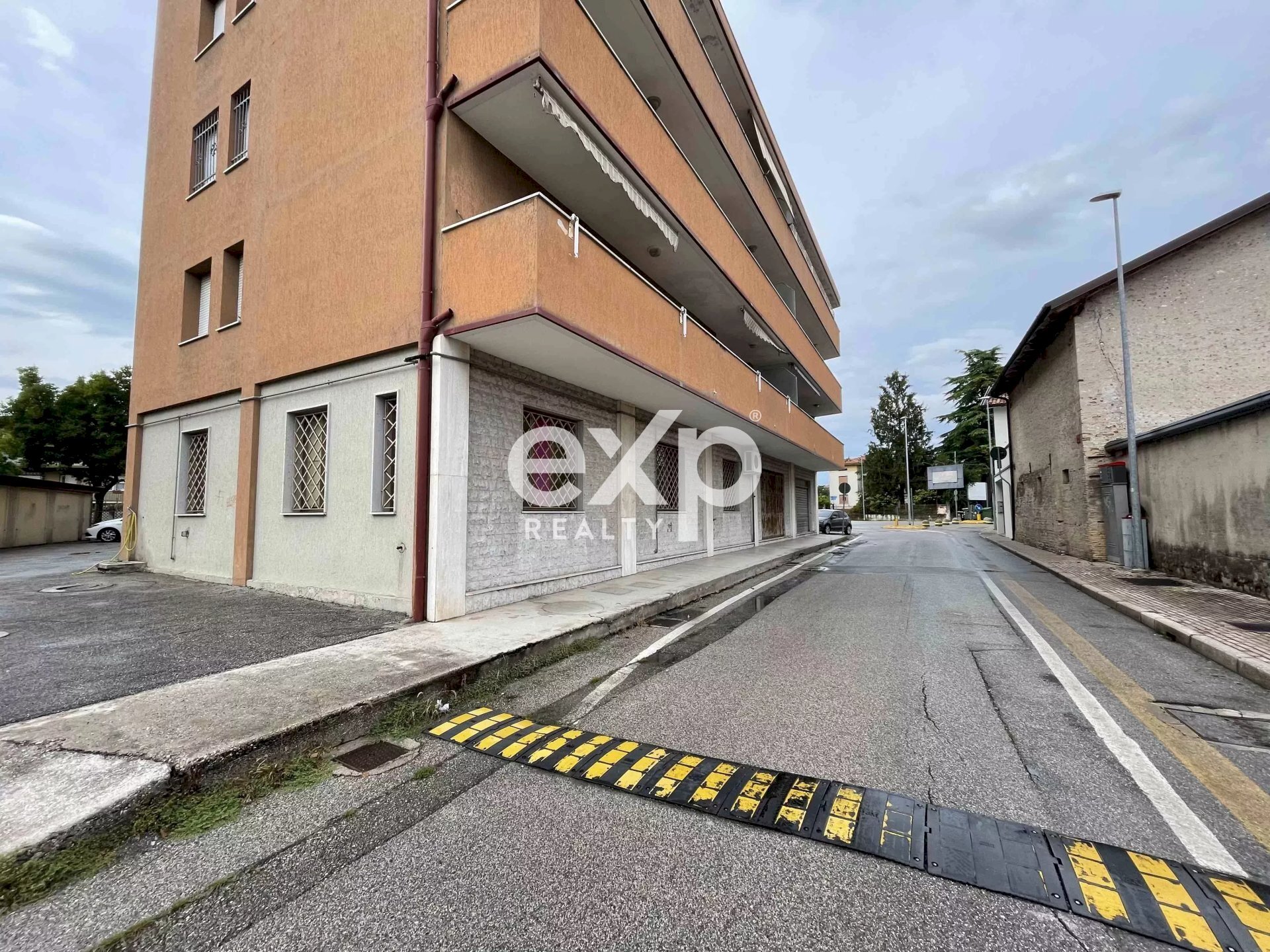 Negozio Piazza de Gasperi, Casarsa della Delizia - foto 1