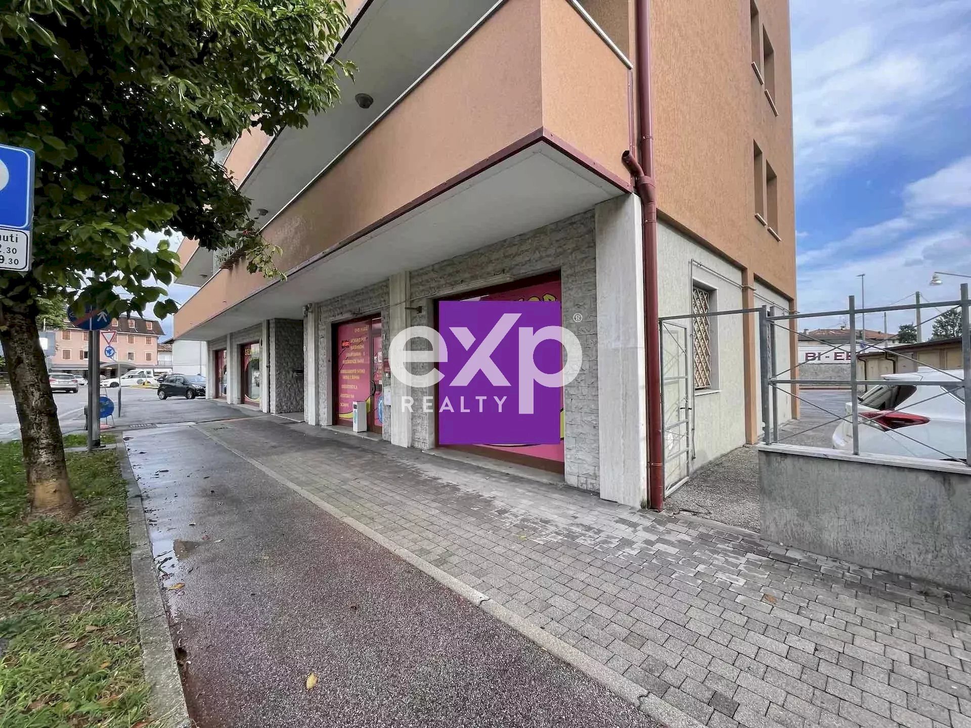 Negozio Piazza de Gasperi, Casarsa della Delizia - foto 2