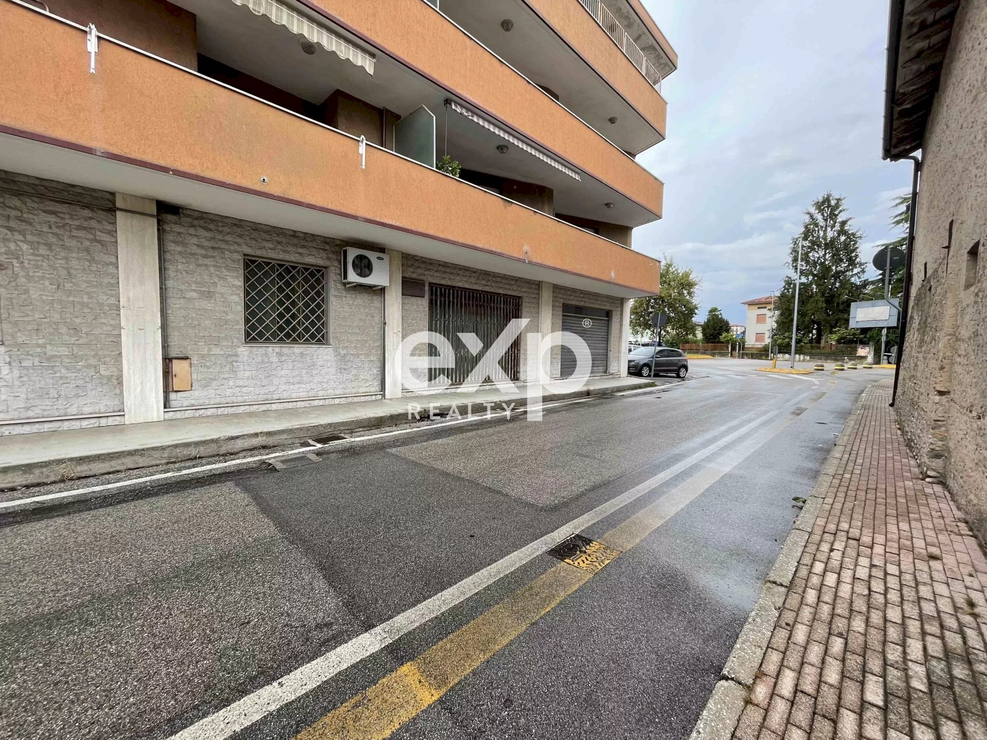 Negozio Piazza de Gasperi, Casarsa della Delizia - foto 3