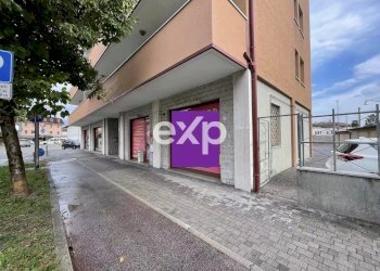 Shop Piazza de Gasperi, Casarsa della Delizia - photo 2