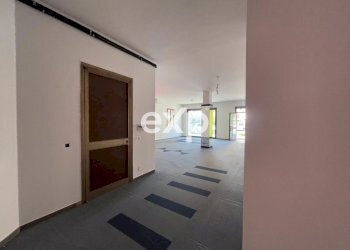 Negozio Piazza de Gasperi, Casarsa della Delizia - foto 22