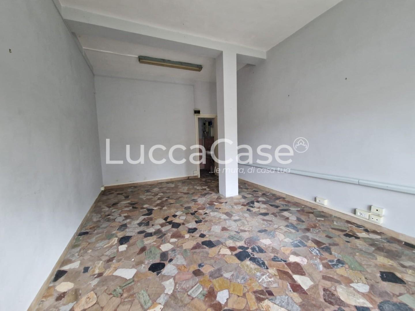 Shop Lucca (neighborhood San Filippo) - photo 1