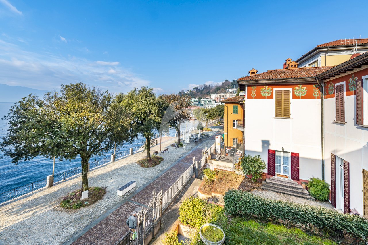 LUNGOLAGO DE ANGELI - Three-room apartment Viale De Angeli 4, Laveno-Mombello - photo 1