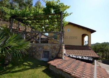 1585-7-esterno-pergolato.1 - Villa strada nerussi, Soldano - foto 7