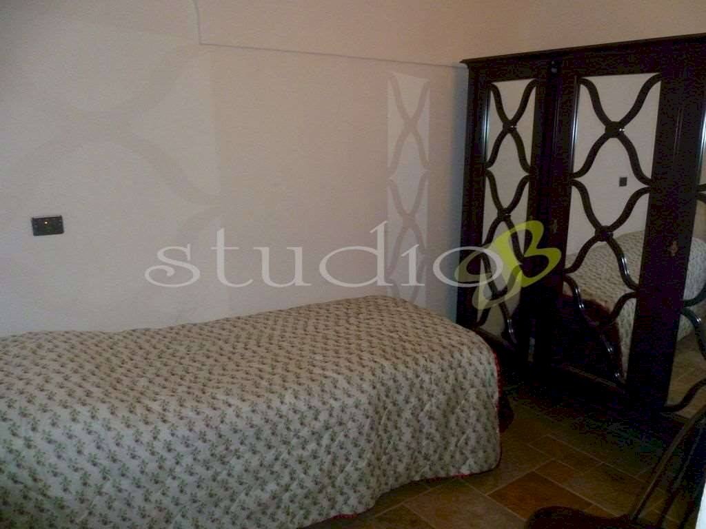 Camera da letto - Three-room apartment piazza Libertà, snc, Seborga - photo 2