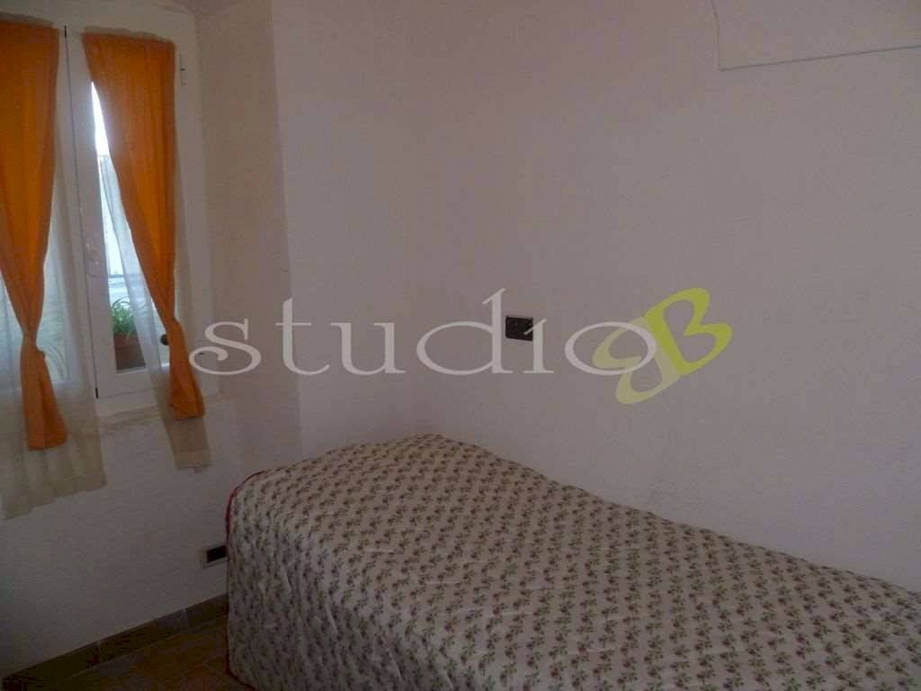 Camera da letto - Three-room apartment piazza Libertà, snc, Seborga - photo 3