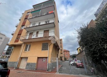 Four-room apartment Via dei Levantino, Albisola Superiore - photo 2