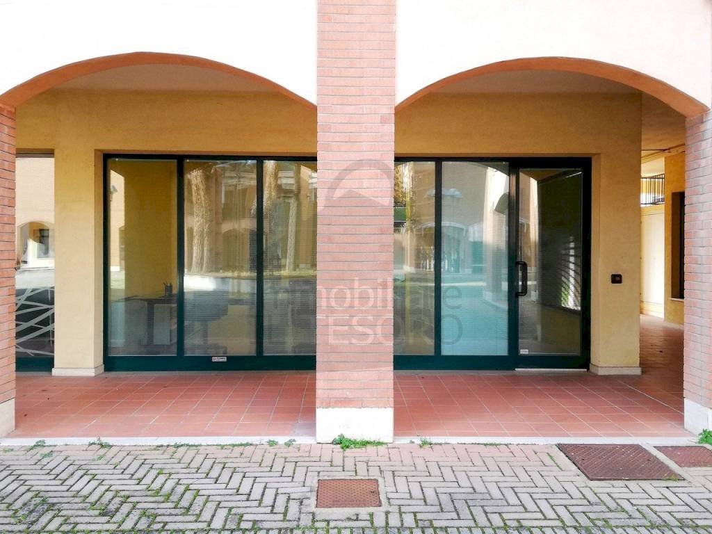 Esterno Facciata - Attività Commerciale piazza Oreste Cavallari, 9, Rimini - foto 1