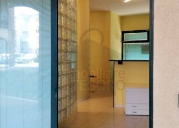 Ingresso - Attività Commerciale piazza Oreste Cavallari, 9, Rimini - foto 2