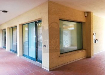 Esterno - Attività Commerciale piazza Oreste Cavallari, 9, Rimini - foto 9