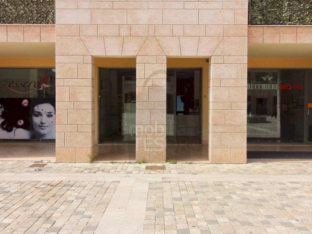 Esterno Facciata - Shop piazza Europa n. 6, Verucchio - photo 1