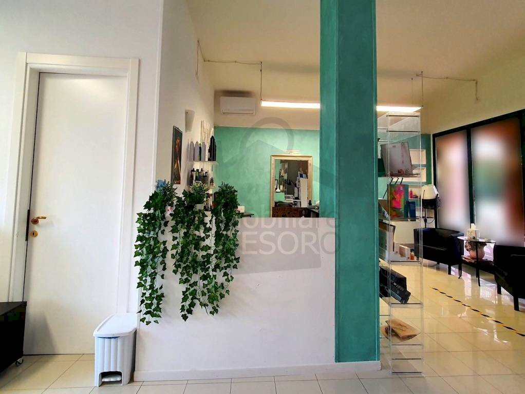 Negozio - Negozio via Mondolfo, Rimini - foto 3