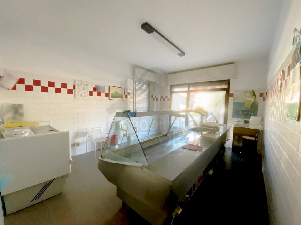 Negozio 25 MQ - Shop via Marecchiese, Rimini - photo 2