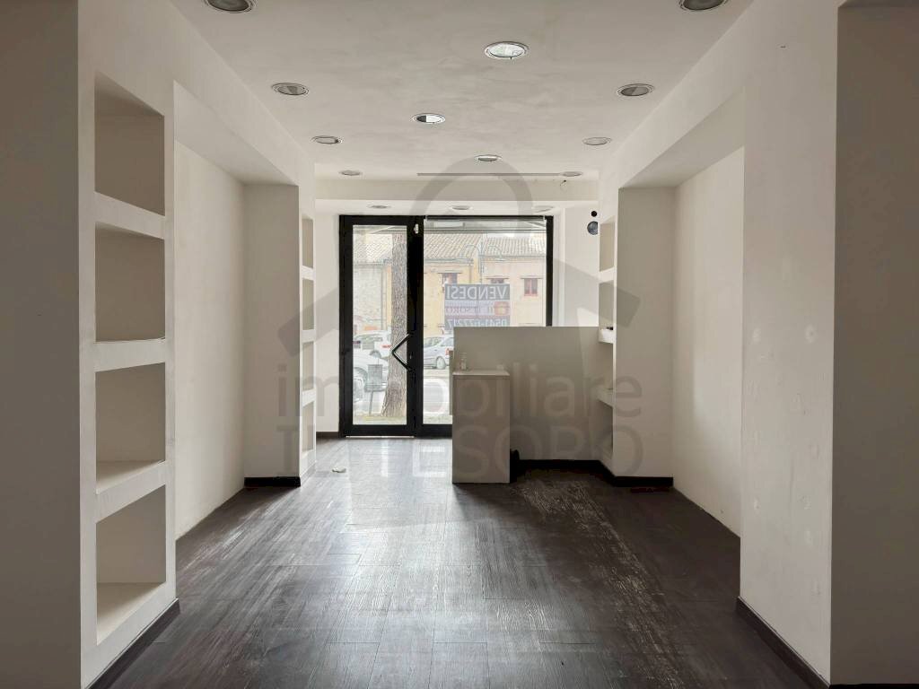 Interno non residenziale - Negozio via Casale, 184, Verucchio - foto 2
