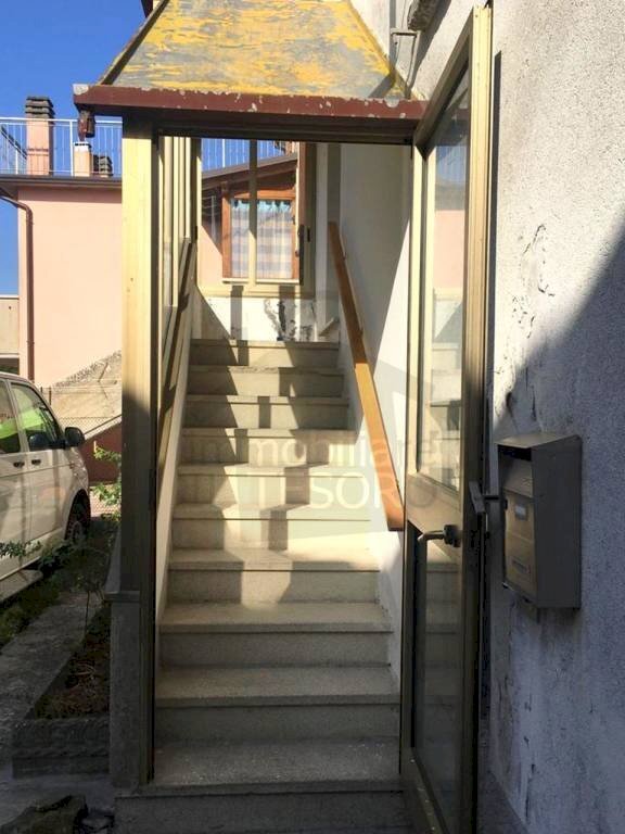 Entrata verandata - Rustico via Castello, Pietrarubbia - foto 2