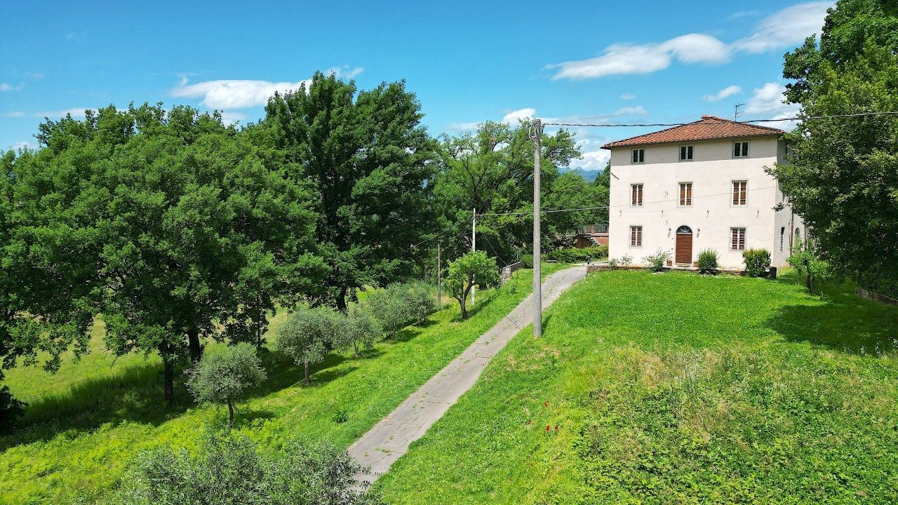 vendesi villa ristrutturata luccaDJI_0702.JPG - Villa Via per Gattaiola e Meati 598/A, Lucca - foto 2