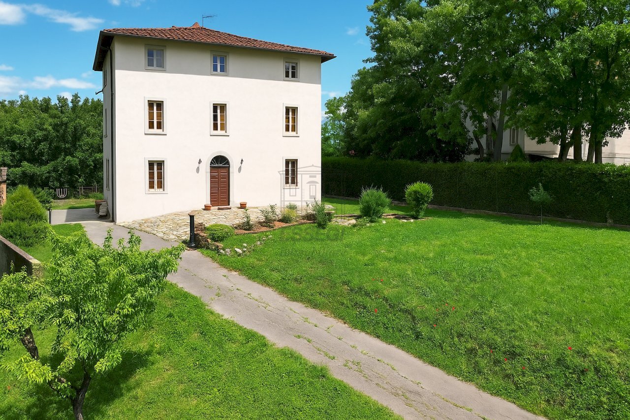 Vendesi villa ristrutturata - Villa Via per Gattaiola e Meati 598/A, Lucca - foto 1