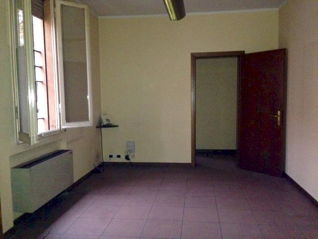 fullsizerender 01 - Office via 3 FEBBRAIO, Carpi - photo 1