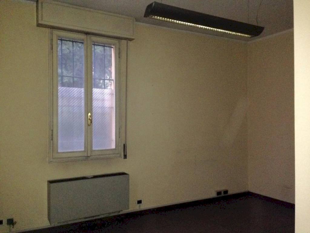 fullsizerender 02 - Office via 3 FEBBRAIO, Carpi - photo 2
