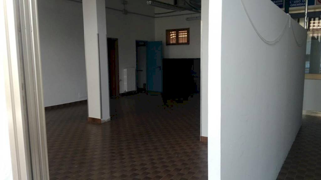 p 20181018 161606 - Negozio via Renzo Guaitoli, 28B, Carpi - foto 2
